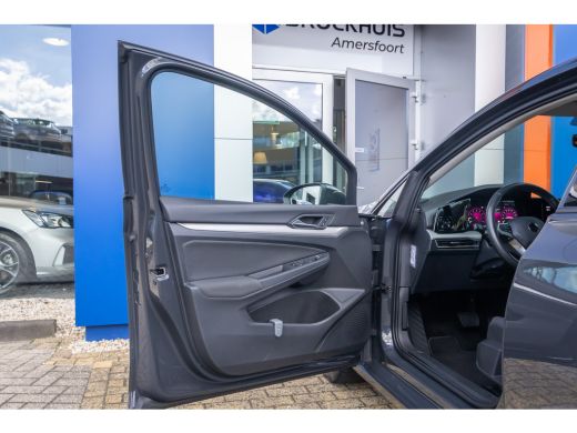 Volkswagen Golf 1.0 eTSI Life | Apple Carplay/Android Auto | Electronic climate controle | Parkeersensoren | Keyl... ActivLease financial lease