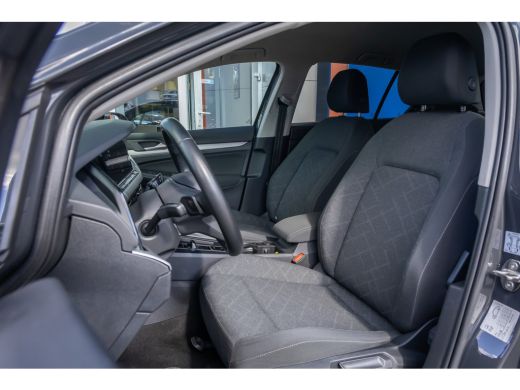 Volkswagen Golf 1.0 eTSI Life | Apple Carplay/Android Auto | Electronic climate controle | Parkeersensoren | Keyl... ActivLease financial lease