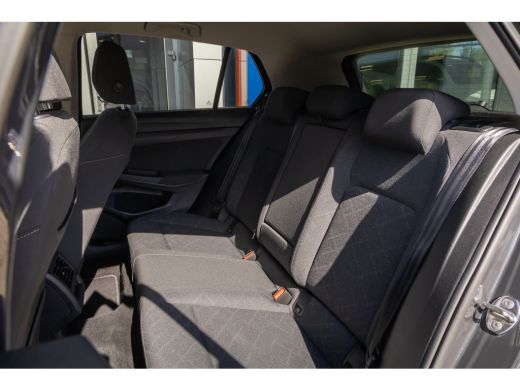 Volkswagen Golf 1.0 eTSI Life | Apple Carplay/Android Auto | Electronic climate controle | Parkeersensoren | Keyl... ActivLease financial lease