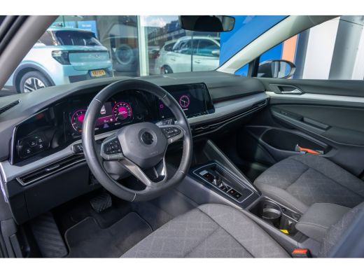 Volkswagen Golf 1.0 eTSI Life | Apple Carplay/Android Auto | Electronic climate controle | Parkeersensoren | Keyl... ActivLease financial lease