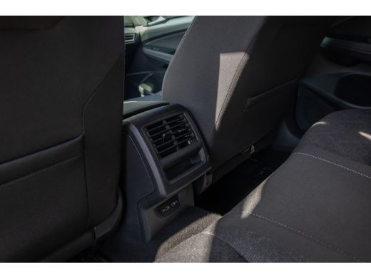 Volkswagen Golf 1.0 eTSI Life | Apple Carplay/Android Auto | Electronic climate controle | Parkeersensoren | Keyl... ActivLease financial lease