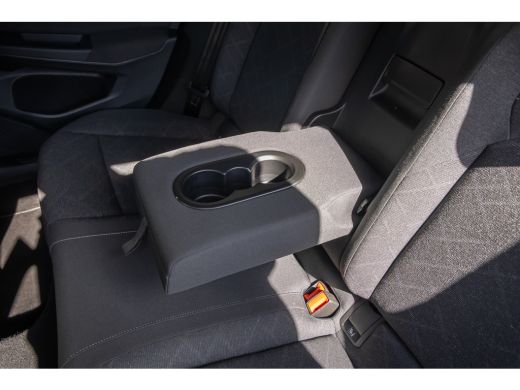 Volkswagen Golf 1.0 eTSI Life | Apple Carplay/Android Auto | Electronic climate controle | Parkeersensoren | Keyl... ActivLease financial lease