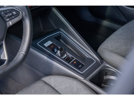 Volkswagen Golf 1.0 eTSI Life | Apple Carplay/Android Auto | Electronic climate controle | Parkeersensoren | Keyl... ActivLease financial lease
