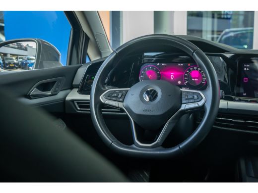 Volkswagen Golf 1.0 eTSI Life | Apple Carplay/Android Auto | Electronic climate controle | Parkeersensoren | Keyl... ActivLease financial lease