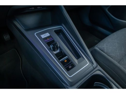 Volkswagen Golf 1.0 eTSI Life | Apple Carplay/Android Auto | Electronic climate controle | Parkeersensoren | Keyl... ActivLease financial lease