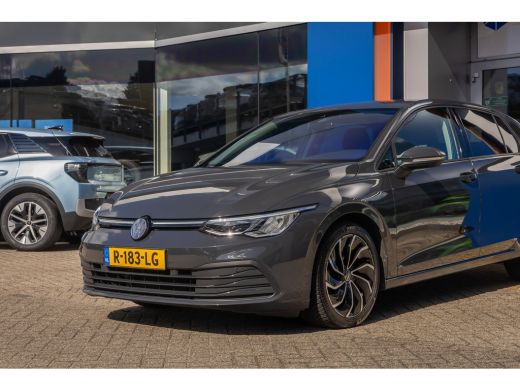 Volkswagen Golf 1.0 eTSI Life | Apple Carplay/Android Auto | Electronic climate controle | Parkeersensoren | Keyl... ActivLease financial lease