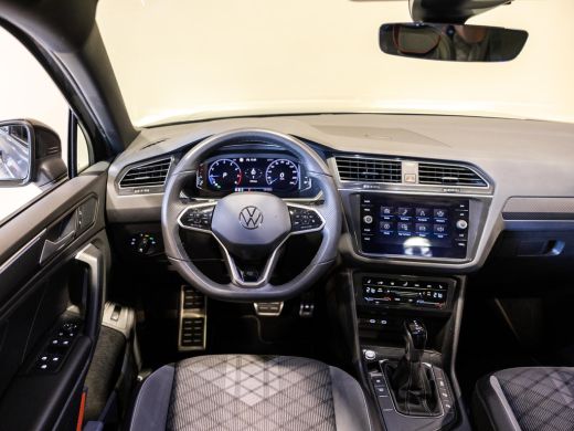 Volkswagen Tiguan 1.5 TSI R-Line Business+ / 150pk / NAP / Panorama dak / Stoelverwarming / Voorruit verwarming / ActivLease financial lease