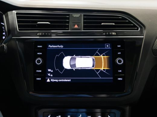 Volkswagen Tiguan 1.5 TSI R-Line Business+ / 150pk / NAP / Panorama dak / Stoelverwarming / Voorruit verwarming / ActivLease financial lease