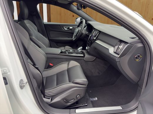 Volvo  V60 2.0 T8 Plug-in hybrid AWD Plus Dark | Harman Kardon | Stoel + Stuur Verwarming | Panoramadak | Tr... ActivLease financial lease