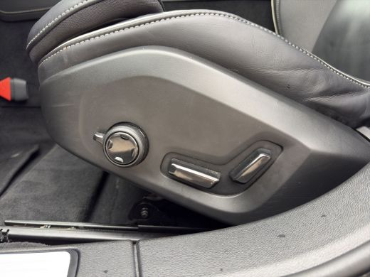 Volvo  V60 2.0 T8 Plug-in hybrid AWD Plus Dark | Harman Kardon | Stoel + Stuur Verwarming | Panoramadak | Tr... ActivLease financial lease