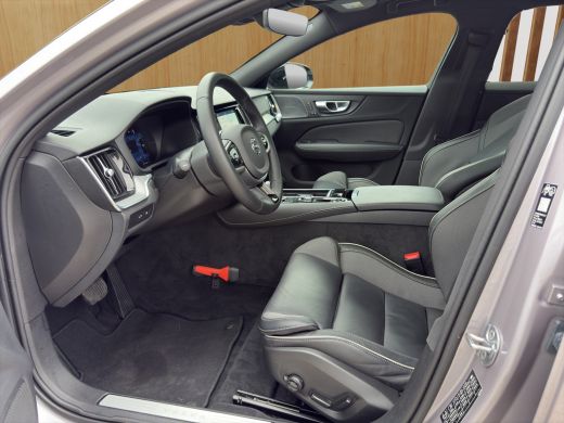 Volvo  V60 2.0 T8 Plug-in hybrid AWD Plus Dark | Harman Kardon | Stoel + Stuur Verwarming | Panoramadak | Tr... ActivLease financial lease