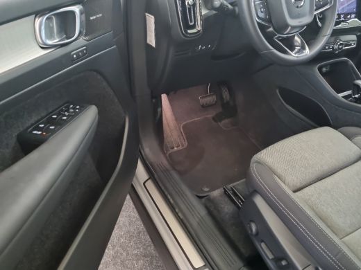 Volvo  XC40 1.5 T4 Plug-in hybrid Plus Dark | Trekhaak | Harman Kardon | Elek. Stoel | ActivLease financial lease