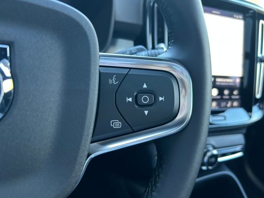 Volvo  XC40 2.0 B4 Plus Black Edition | Panoramadak | Harman/Kardon | Trekhaak | 360 Camera | ActivLease financial lease