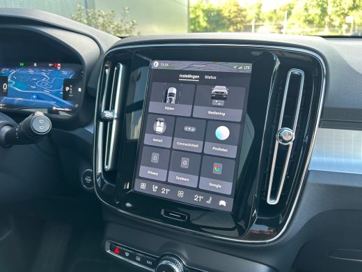 Volvo  XC40 2.0 B4 Plus Black Edition | Panoramadak | Harman/Kardon | Trekhaak | 360 Camera | ActivLease financial lease
