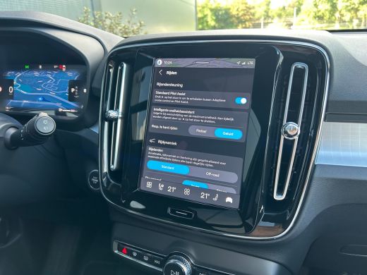 Volvo  XC40 2.0 B4 Plus Black Edition | Panoramadak | Harman/Kardon | Trekhaak | 360 Camera | ActivLease financial lease