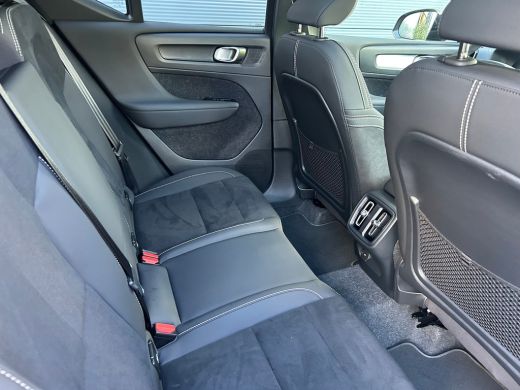Volvo  XC40 2.0 B4 Plus Black Edition | Panoramadak | Harman/Kardon | Trekhaak | 360 Camera | ActivLease financial lease