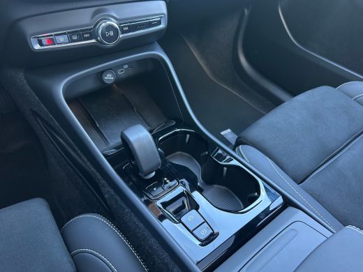 Volvo  XC40 2.0 B4 Plus Black Edition | Panoramadak | Harman/Kardon | Trekhaak | 360 Camera | ActivLease financial lease