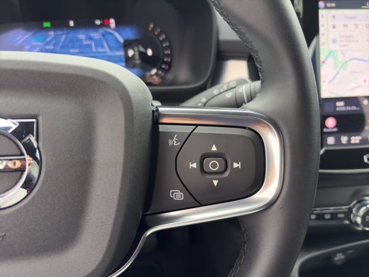 Volvo  XC40 2.0 B4 Plus Dark | Harman Kardon | Stoel + Stuur Verwarming | Trekhaak | Camera | BLIS | Keyless ... ActivLease financial lease