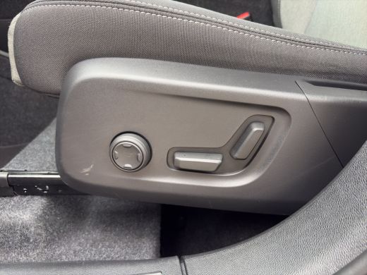 Volvo  XC40 2.0 B4 Plus Dark | Harman Kardon | Stoel + Stuur Verwarming | Trekhaak | Camera | BLIS | Keyless ... ActivLease financial lease
