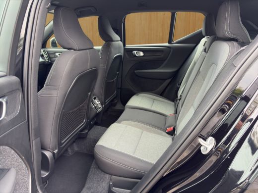 Volvo  XC40 2.0 B4 Plus Dark | Harman Kardon | Stoel + Stuur Verwarming | Trekhaak | Camera | BLIS | Keyless ... ActivLease financial lease