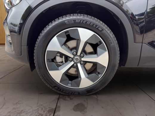Volvo  XC40 2.0 B4 Plus Dark | Harman Kardon | Stoel + Stuur Verwarming | Trekhaak | Camera | BLIS | Keyless ... ActivLease financial lease