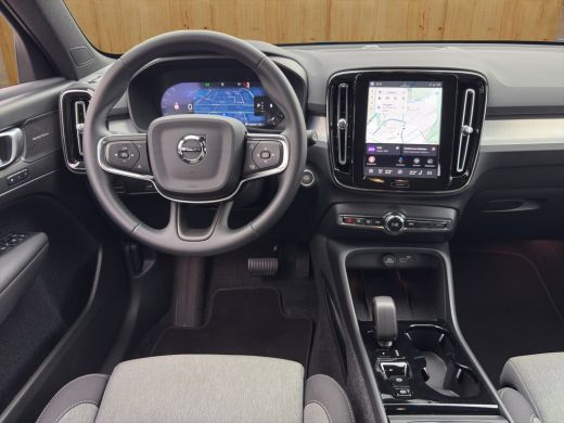 Volvo  XC40 2.0 B4 Plus Dark | Harman Kardon | Stoel + Stuur Verwarming | Trekhaak | Camera | BLIS | Keyless ... ActivLease financial lease