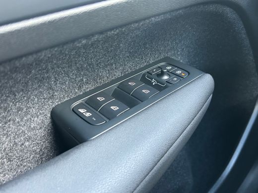 Volvo  XC40 2.0 B4 Plus Dark | Harman/Kardon | Google | Trekhaak | Camera | ActivLease financial lease
