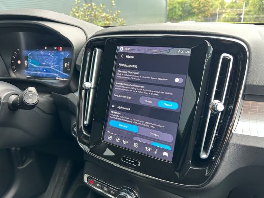 Volvo  XC40 2.0 B4 Plus Dark | Harman/Kardon | Google | Trekhaak | Camera | ActivLease financial lease