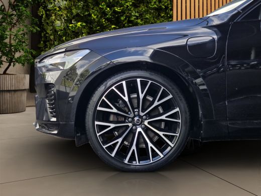 Volvo  XC60 2.0 T6 Plug-in hybrid AWD Ultimate Dark | Long Range! | Luchtvering | 22" Velgen | Head-up | Pano... ActivLease financial lease