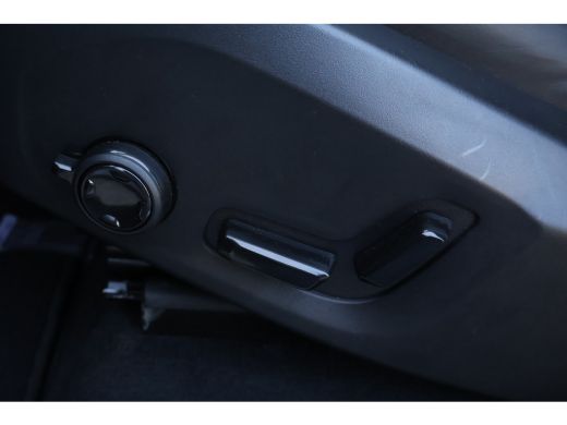 Volvo  XC60 2.0 T8 Plug-in hybrid AWD Ultra Bright Exec. Ed. B&W | Massage | Trekhaak | Luchtvering | ActivLease financial lease
