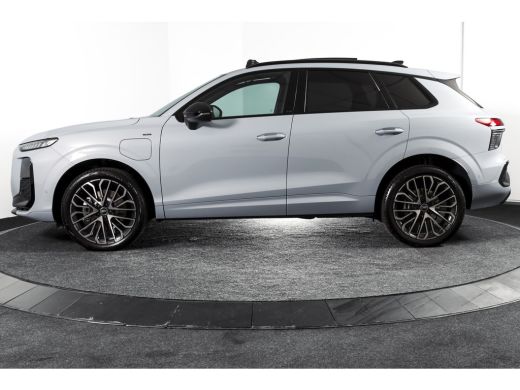 Audi Q3 1.5 e-hybrid 272 PK S edition | S/K-Panodak | Elek. Trekhaak | Tech Pack Plus | Adapt. Cruise | S... ActivLease financial lease