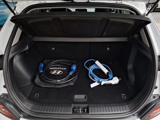 Hyundai Kona EV Limited 64 kWh | Apple Carplay/Android Auto | Stoel/stuurverwarming | Stoelverkoeling | Krell ... ActivLease financial lease