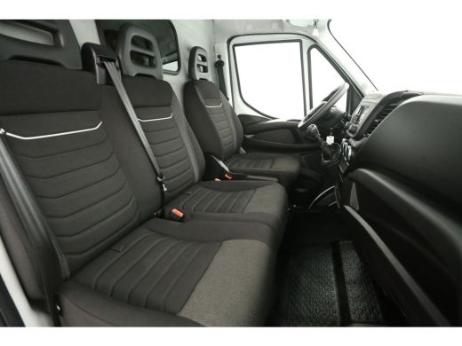 Iveco Daily 35S16V 2.3 352 L2H2 157pk | 3500KG Trekgew. | Trekhaak | Clima | 3 Zits | Parkeersens. ActivLease financial lease