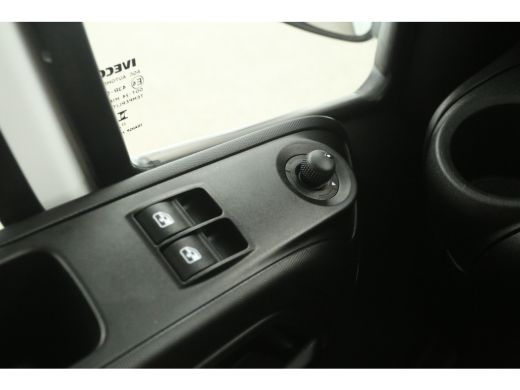 Iveco Daily 35S16V 2.3 352 L2H2 157pk | 3500KG Trekgew. | Trekhaak | Clima | 3 Zits | Parkeersens. ActivLease financial lease