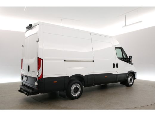 Iveco Daily 35S16V 2.3 352 L2H2 157pk | 3500KG Trekgew. | Trekhaak | Clima | 3 Zits | Parkeersens. ActivLease financial lease