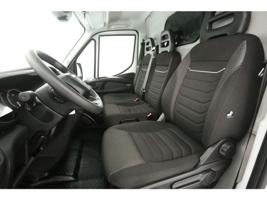Iveco Daily 35S16V 2.3 352 L2H2 157pk | 3500KG Trekgew. | Trekhaak | Clima | 3 Zits | Parkeersens. ActivLease financial lease
