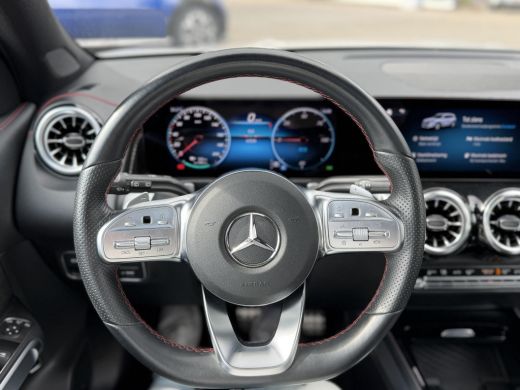 Mercedes-Benz EQB 300 4MATIC AMG Line 7p. 67 kWh VAN: 44.900,- VOOR: 41.440,- UW HERFSTVOORDEEL: 3.460,-  | SOH 98%... ActivLease financial lease