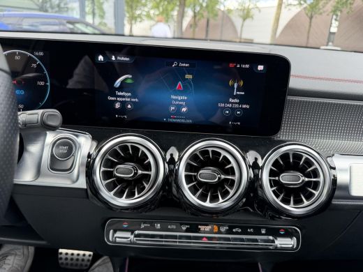 Mercedes-Benz EQB 300 4MATIC AMG Line 7p. 67 kWh VAN: 44.900,- VOOR: 41.440,- UW HERFSTVOORDEEL: 3.460,-  | SOH 98%... ActivLease financial lease