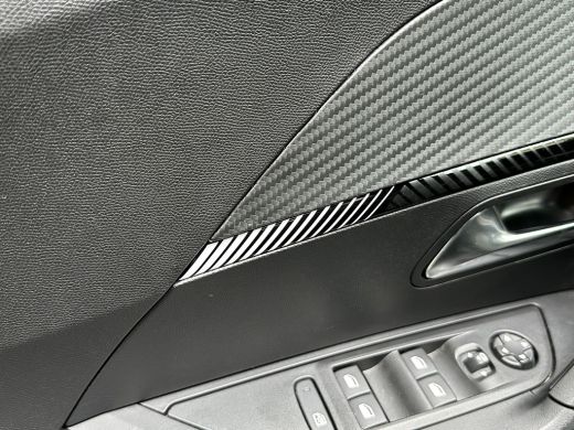 Peugeot 2008 1.2 PureTech 100PK Allure | KEYLESS ENTRY & START| DRAADLOZE TELEFOONLADER| LED| NAVIGATIE + APPL... ActivLease financial lease