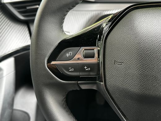 Peugeot 2008 1.2 PureTech 100PK Allure | KEYLESS ENTRY & START| DRAADLOZE TELEFOONLADER| LED| NAVIGATIE + APPL... ActivLease financial lease