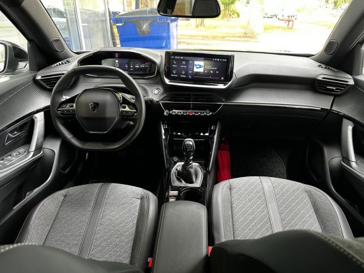 Peugeot 2008 1.2 PureTech 100PK Allure | KEYLESS ENTRY & START| DRAADLOZE TELEFOONLADER| LED| NAVIGATIE + APPL... ActivLease financial lease