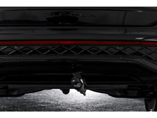 Volkswagen Tiguan 1.5 eHybrid 272PK R-Line Edition | Black Style | 15 inch Navi | Elek. Trekhaak | IQ Light | S/K-P... ActivLease financial lease