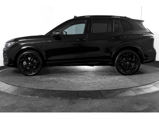 Volkswagen Tiguan 1.5 eHybrid 272PK R-Line Edition | Black Style | 15 inch Navi | Elek. Trekhaak | IQ Light | S/K-P... ActivLease financial lease