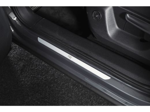 Volkswagen Tiguan 1.5 eHybrid 272PK R-Line Edition | Black Style | 15 inch Navi | Elek. Trekhaak | IQ Light | S/K-P... ActivLease financial lease
