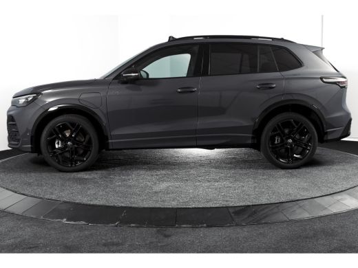 Volkswagen Tiguan 1.5 eHybrid 272PK R-Line Edition | Black Style | 15 inch Navi | Elek. Trekhaak | IQ Light | S/K-P... ActivLease financial lease