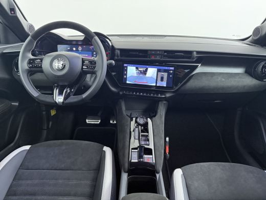 Alfa Romeo Junior Ibrida 1.2 Sport Speciale | Achterlichten LED | Achteruitrijcamera met 180&deg; Area view | Adaptive ... ActivLease financial lease