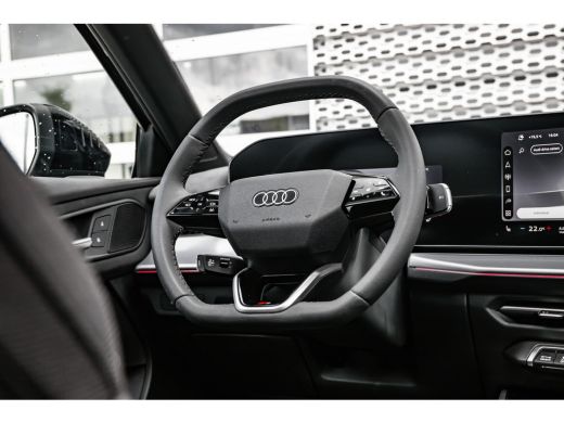 Audi Q3 1.5 e-hybrid S edition | Panoramadak | 360 Camera | Tech Pro | | Cruise control adaptief met Stop... ActivLease financial lease