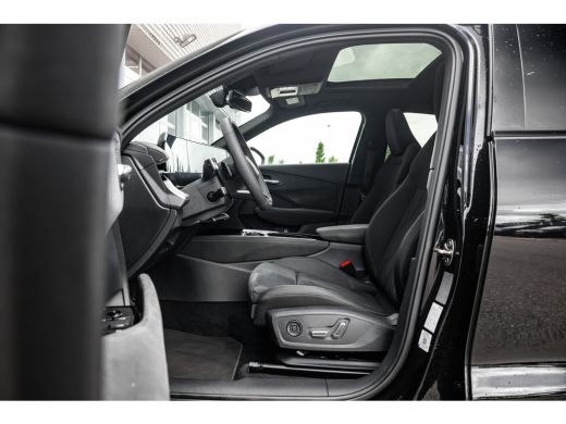 Audi Q3 1.5 e-hybrid S edition | Panoramadak | 360 Camera | Tech Pro | | Cruise control adaptief met Stop... ActivLease financial lease