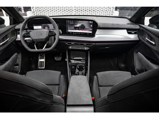 Audi Q3 1.5 e-hybrid S edition | Panoramadak | 360 Camera | Tech Pro | | Cruise control adaptief met Stop... ActivLease financial lease