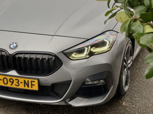 BMW 2 Serie Gran Coup&eacute; 220i AUT7 M-SPORT PANODAK SPORTLEDER NAVI CAMERA DIGI-DASH APPLE-CARPLAY LED LMV PDC ActivLease financial lease
